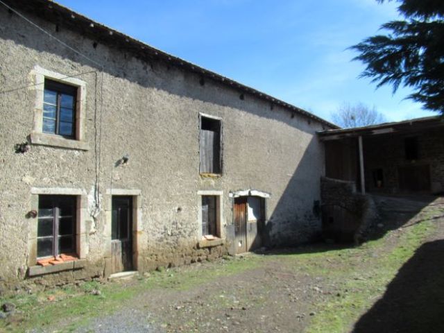 Ferme à rénover, Ancienne ferme avec 400 m² de terrain dans le secteur de Landos - Costaros